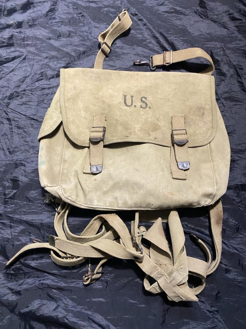 WW2 U.S. MUSETTE BAG WITH SUSPENDERS