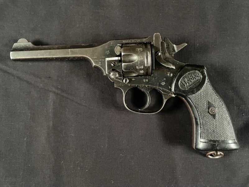 DEACTIVATED WEBLEY MK.IV REVOLVER (UK DEACTIVATION)