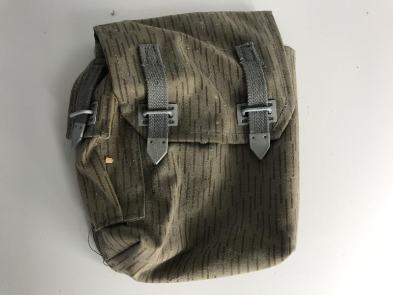 EAST GERMAN MAGAZINE POUCH