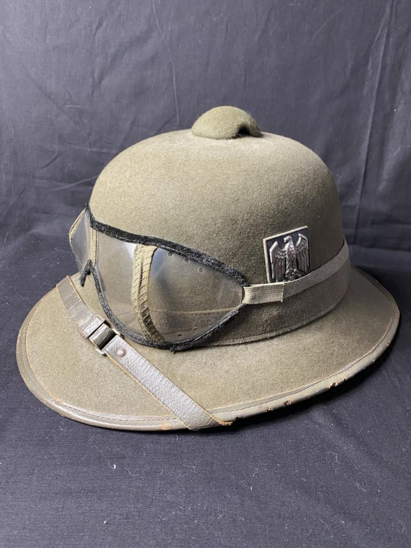 WW2 GERMAN TROPICAL PITH HELMET (1942)