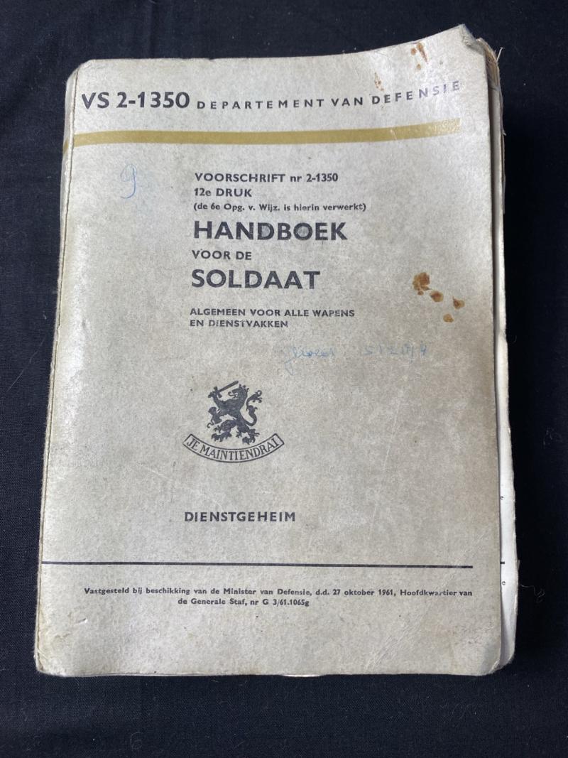 DUTCH HANDBOEK VOOR DE SOLDAAT (SOLDIERS FIELD BOOK)