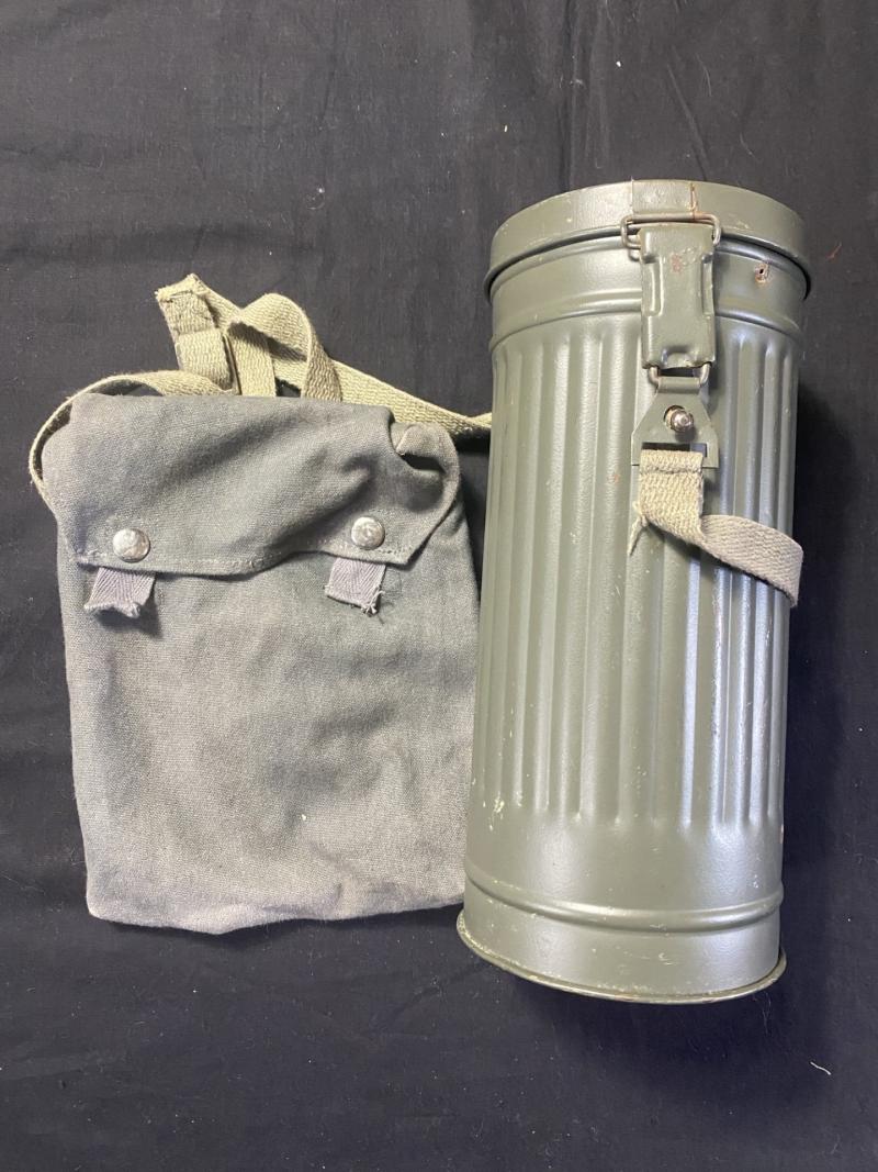 REPRODUCTION WW2 GERMAN GAS MASK TIN AND GAS CAPE BAG