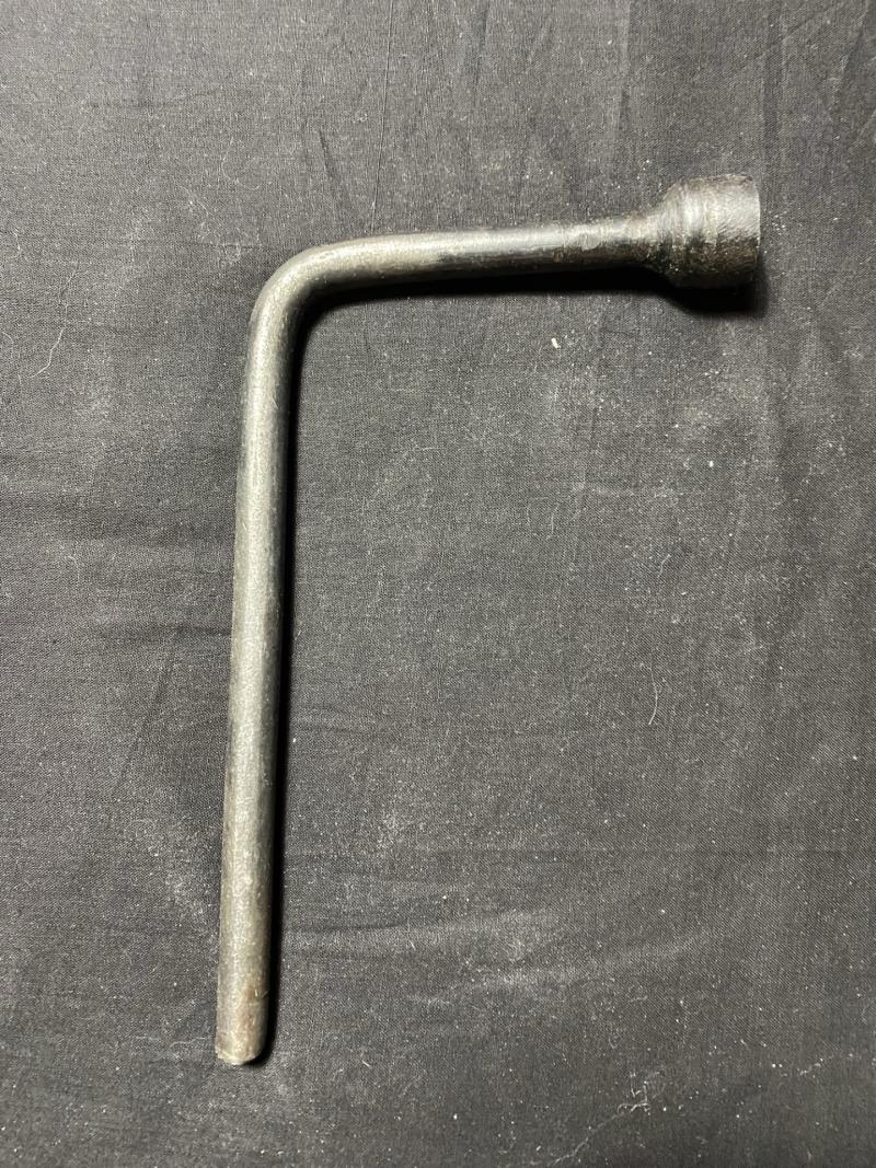 WW2 U.S. FORD JEEP WHEEL NUT WRENCH