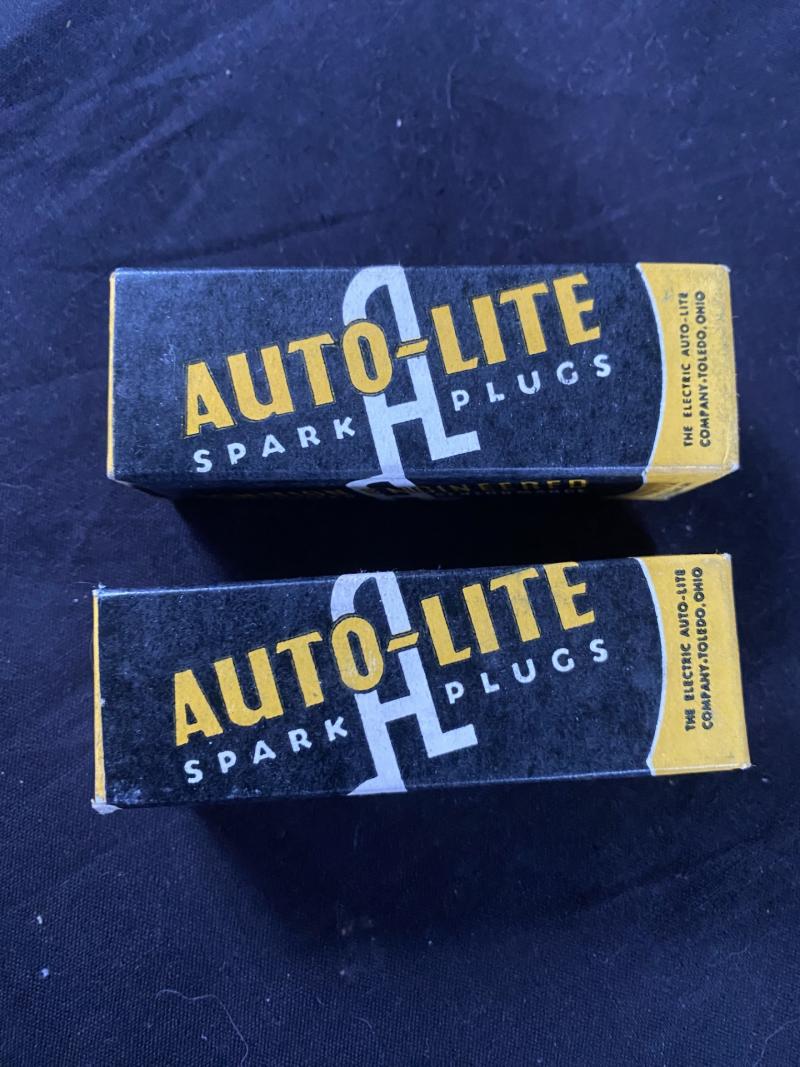 WW2 U.S AUTO LITE 14MM SPARK PLUG IN BOX