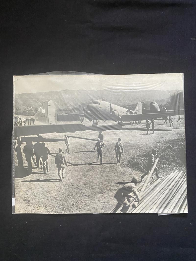 PHOTOGRAPH OF U.S PLANES BRINGING PIPES FOR CHINA OIL