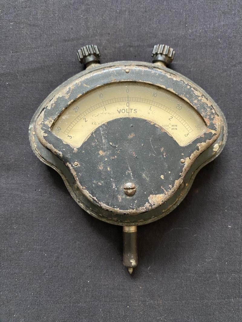 WW2 1944 RAF AIRCRAFT VOLTS D.C. GAUGE / METER / INSTRUMENT