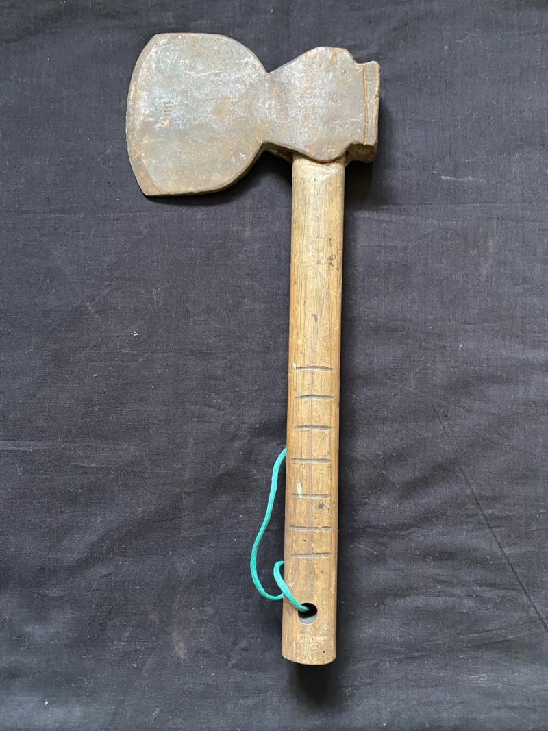 WW1 1918 DATED AXE
