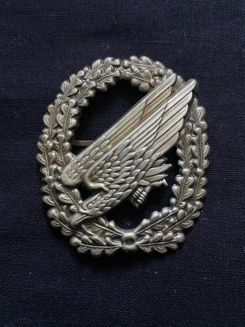 GERMAN BUNDESWEHR FALLSCHIRMJAGER CAP BADGE
