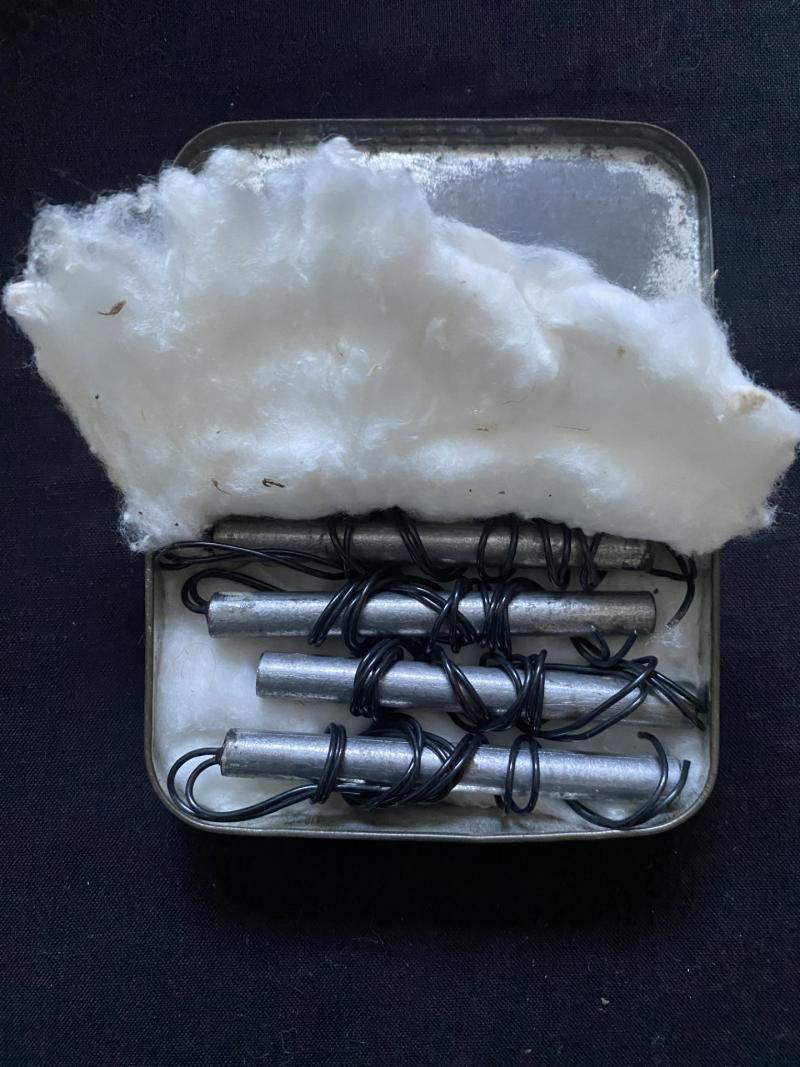 A TIN OF 4 X IGNITERS (INERT)