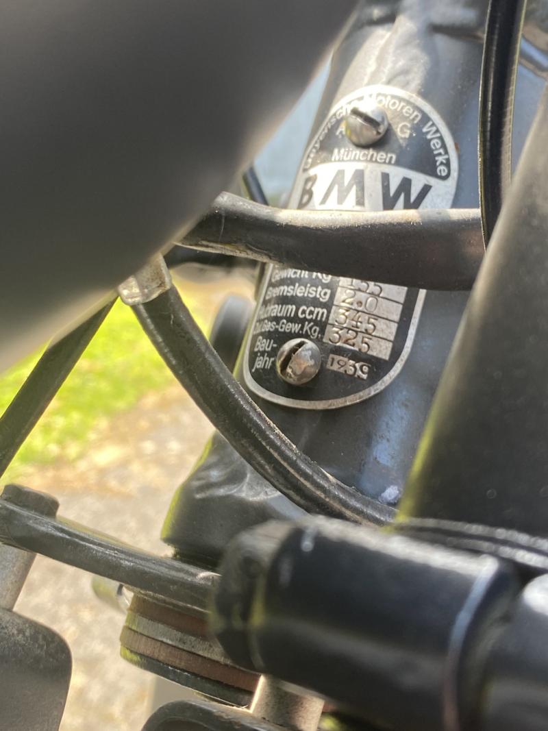 WW2 GERMAN 1939 DATED BMW R35 MOTORBIKE