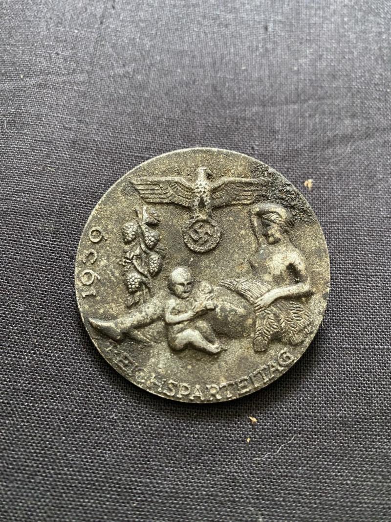 WW2 GERMAN 1939 REICHSPARTEITAG BADGE
