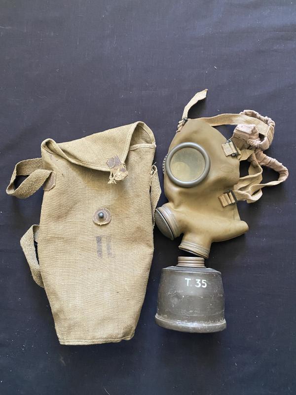 WW2 ITALIAN PC.40 GAS MASK