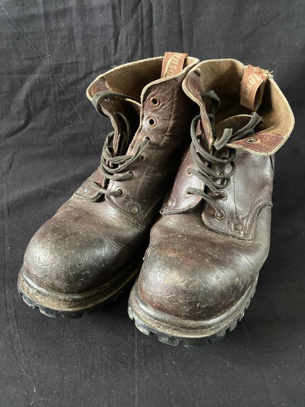 BROWN BOOTS