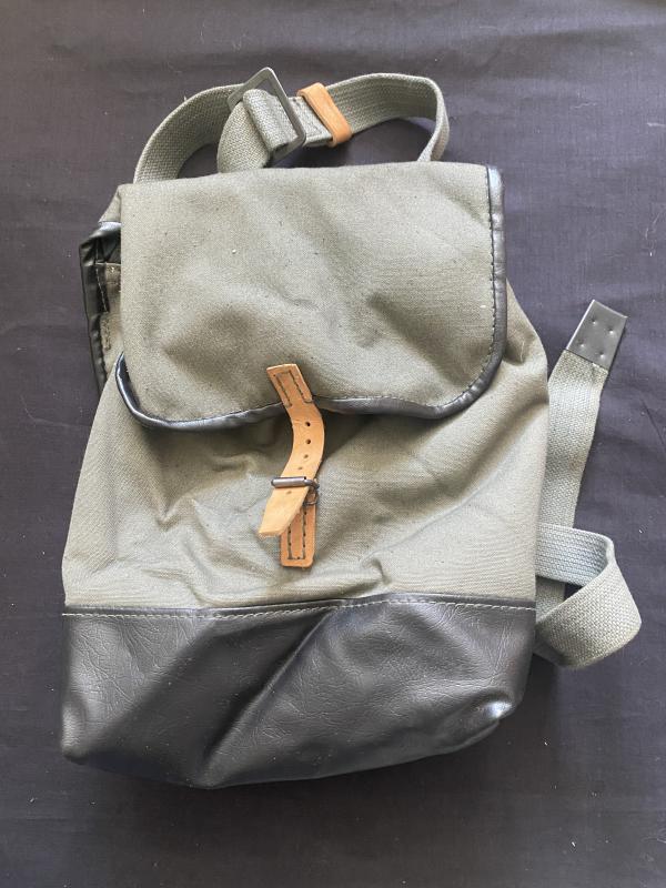 YUGOSLAVIAN M84 GAS MASK/UTILITY BAG