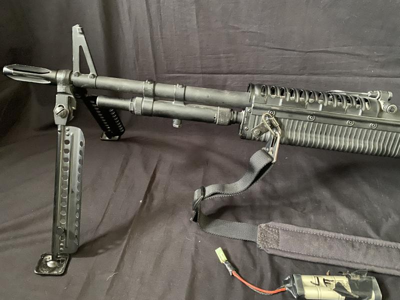 REPLICA AIRSOFT M60 MACHINE GUN (BB)