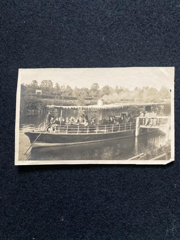 WW2 PICTURE OF SOLDIERS ON A BOAT