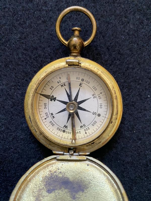 WW2 U.S WALTHAM MILITARY COMPASS IN POUCH
