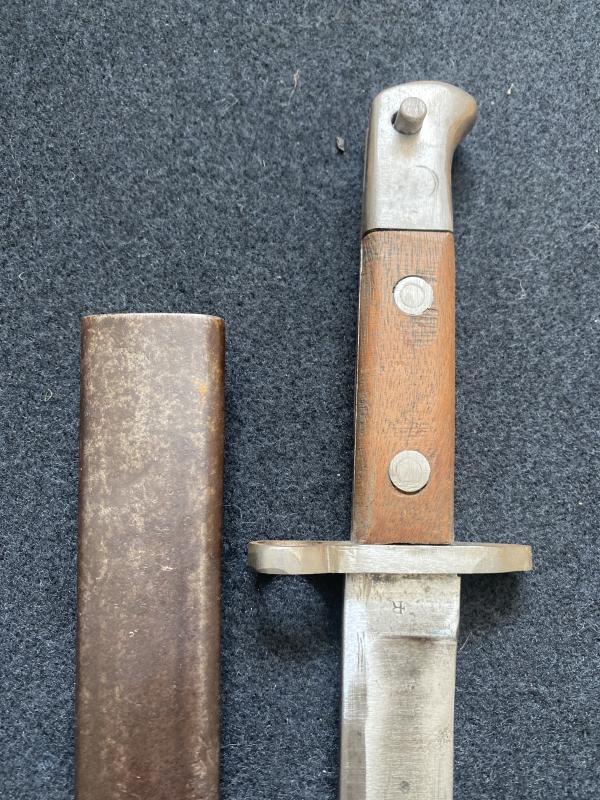 UNKNOWN BAYONET WITH A WW1 STURMMESSER M1917 FIGHTING KNIFE SCABBARD