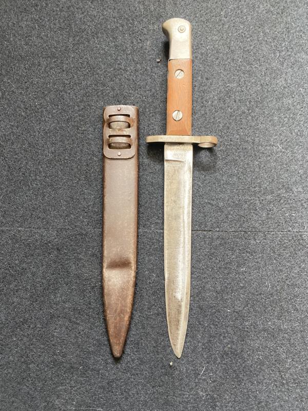 UNKNOWN BAYONET WITH A WW1 STURMMESSER M1917 FIGHTING KNIFE SCABBARD