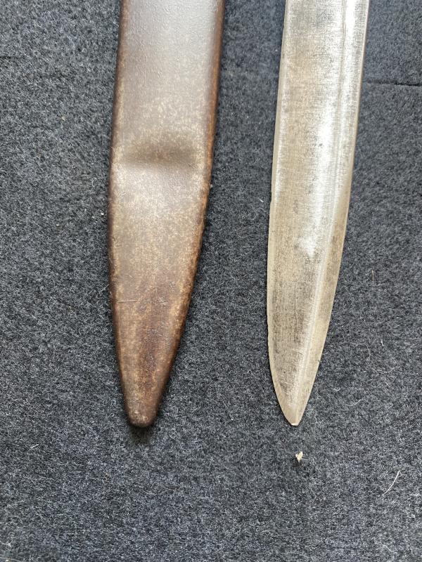 UNKNOWN BAYONET WITH A WW1 STURMMESSER M1917 FIGHTING KNIFE SCABBARD