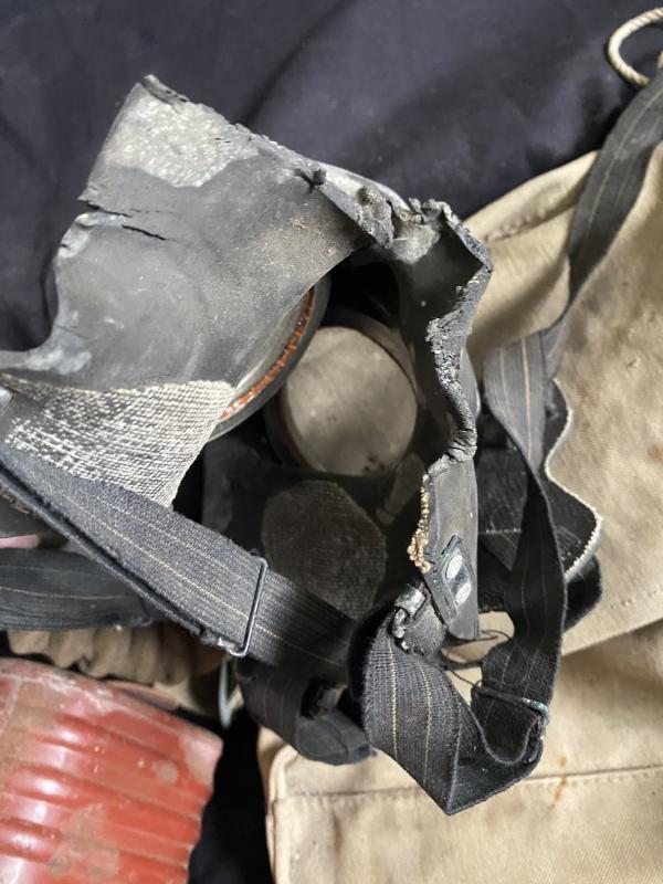 WW2 BRITISH SERVICE GAS MASK SET