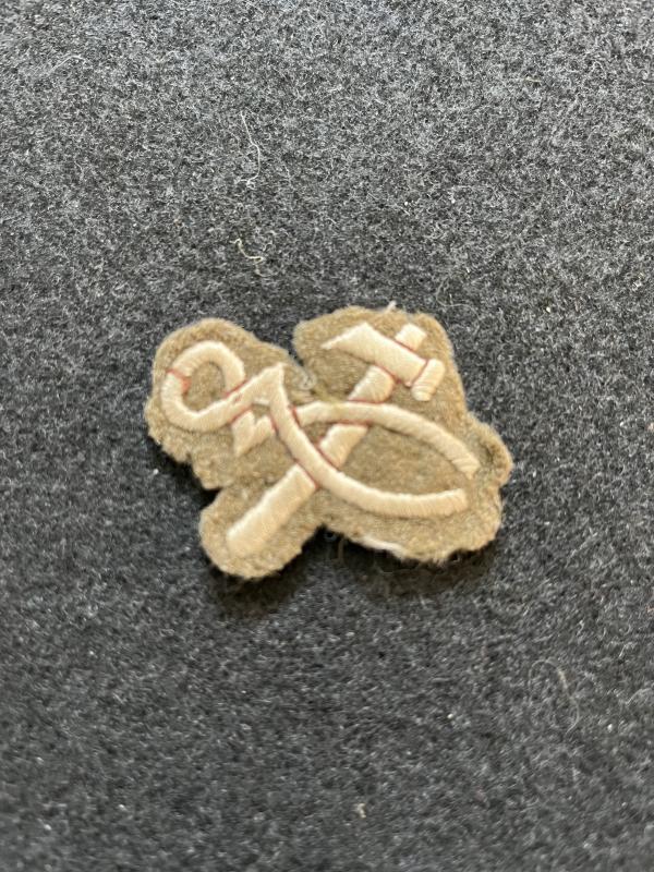 BRITISH ARMY REME HAMMER & TONGS CLOTH BADGE