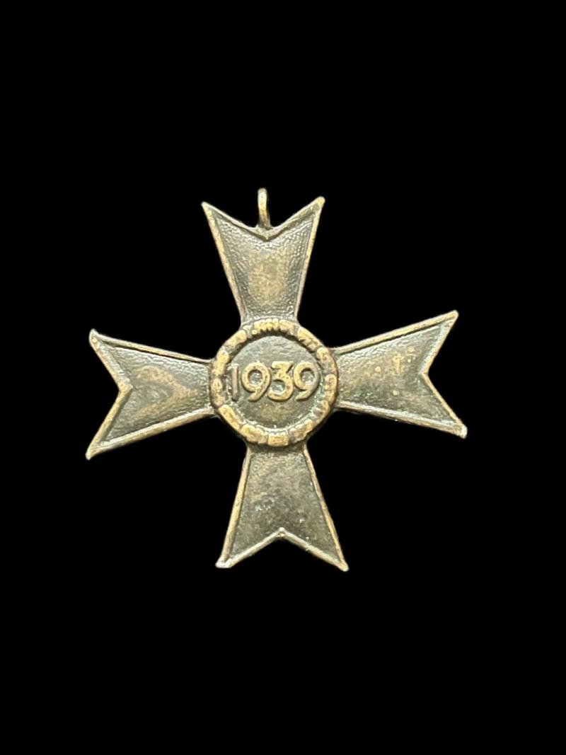 REPRODUCTION WW2 GERMAN WAR MERIT MEDAL