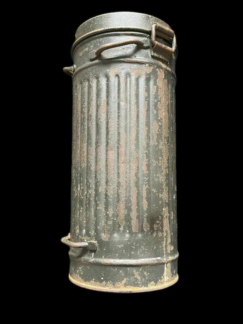 WW2 GERMAN M30 GAS MASK WITH CANISTER