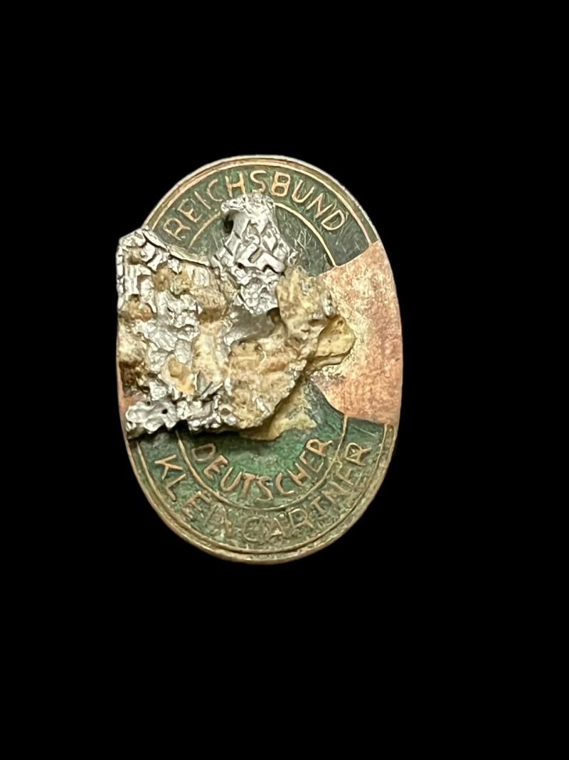 WW2 GERMAN REICHSBUND DEUTSCHER KLEINGARTNER BADGE
