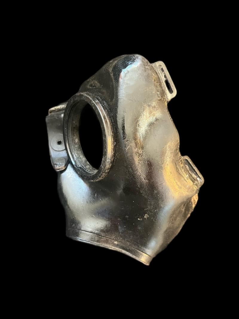 RELIC WW2 GERMAN GAS MASK