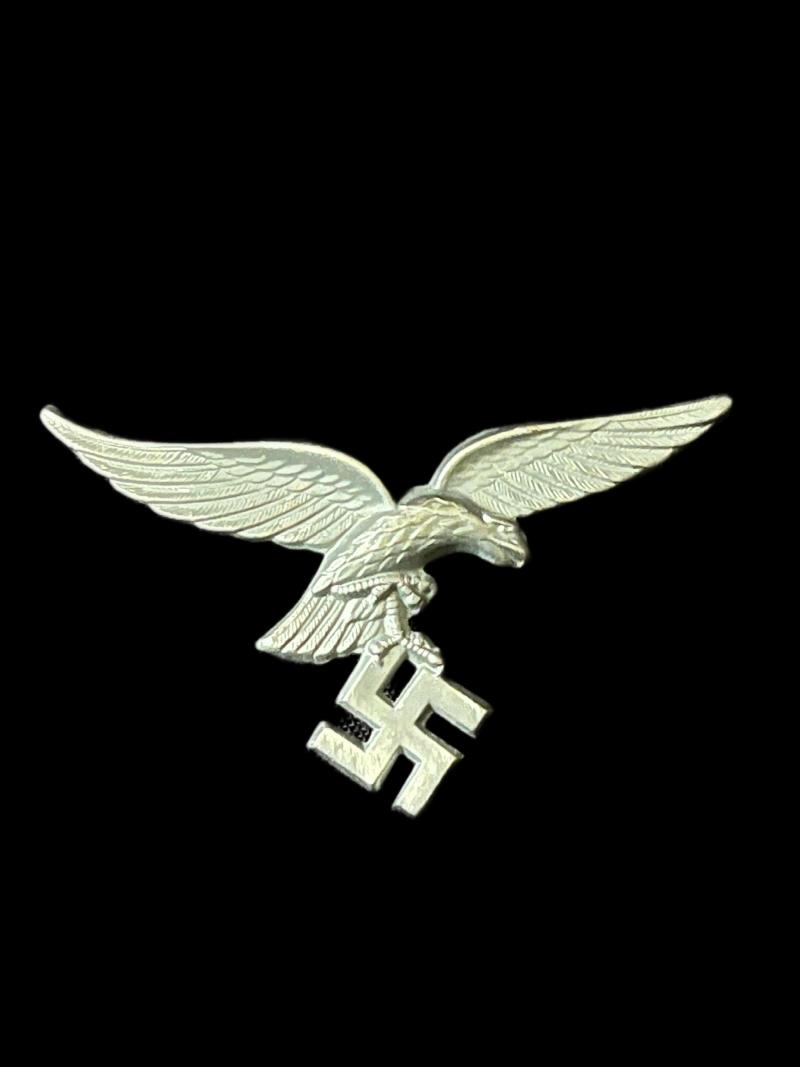 (WAS £60) WW2 GERMAN LUFTWAFFE VISOR CAP BADGE