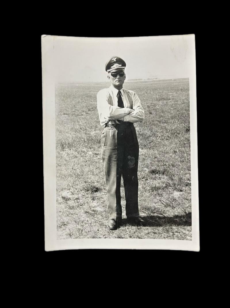 WW2 GERMAN LUFTWAFFE OFFICER PICTURE